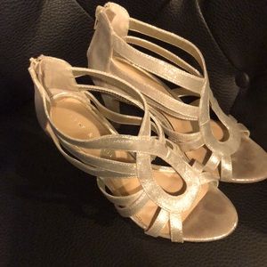 Kelly & Katie Silver Heels Size 7 1/2